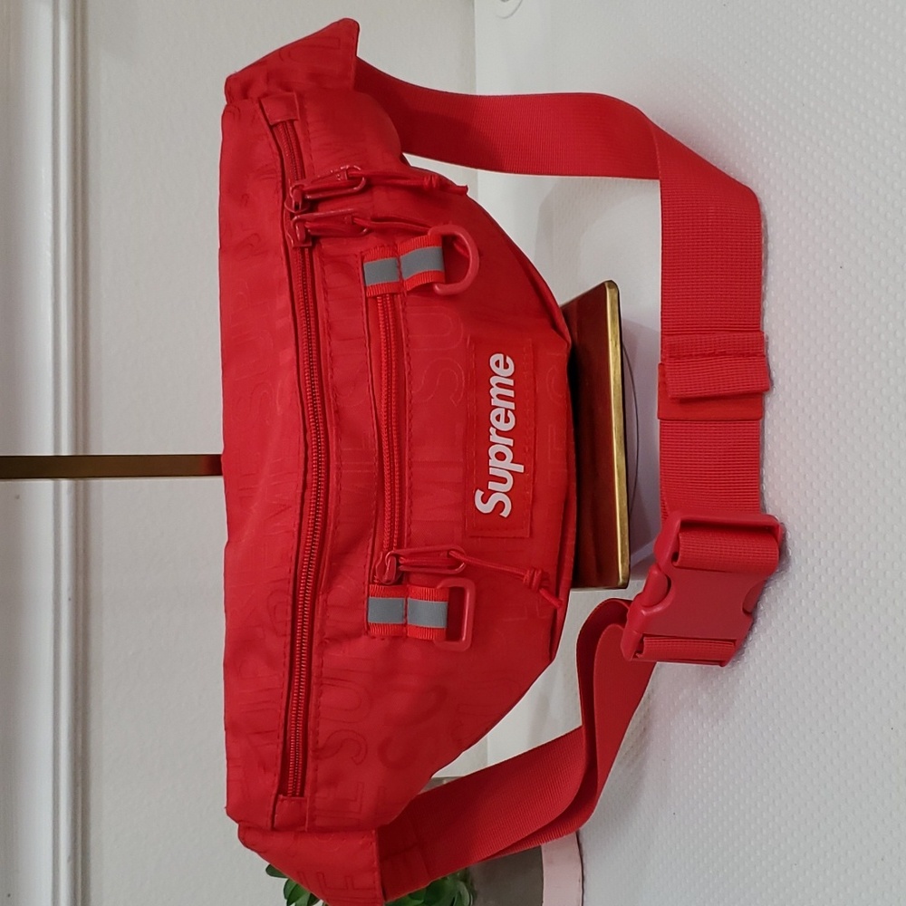 NWOT Supreme Waist Bag❤️❤️ - Picture 4 of 13